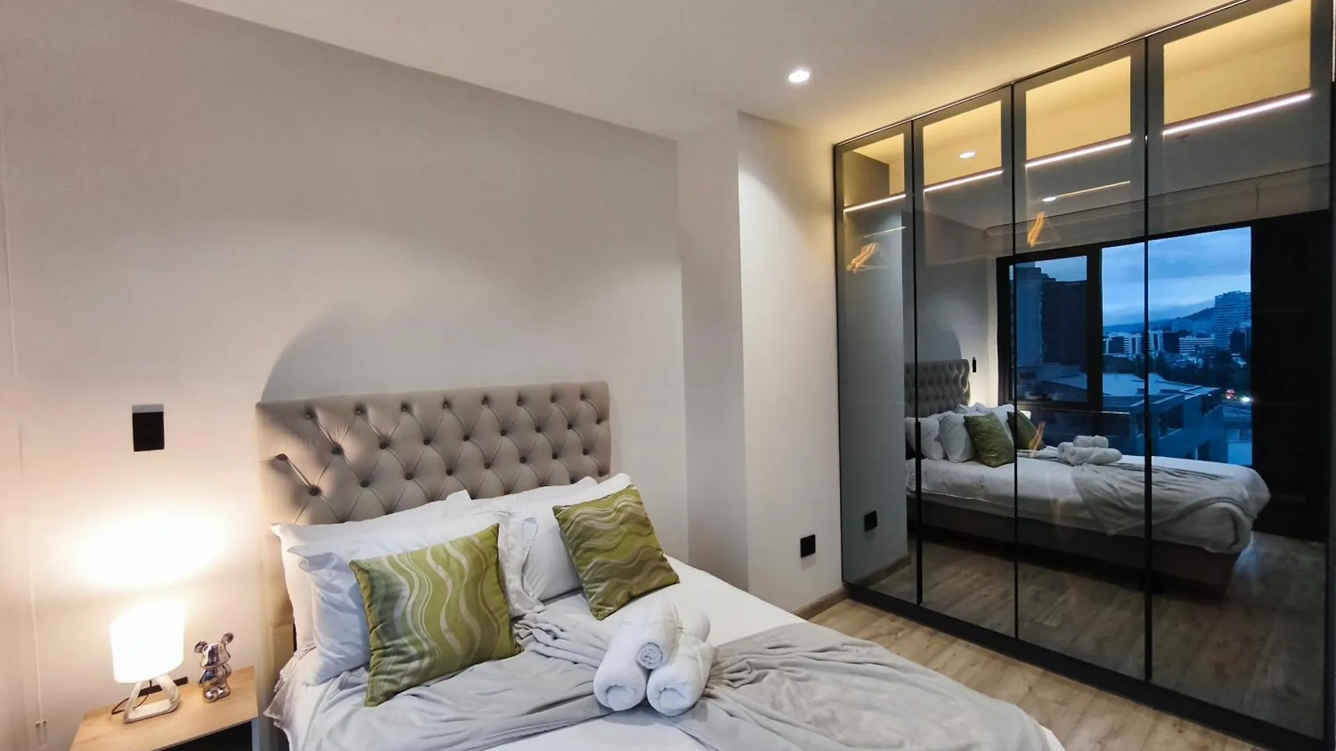 كويتو Suites & Apartments Coliving Ecuador Luxury Xoe الإكوادور