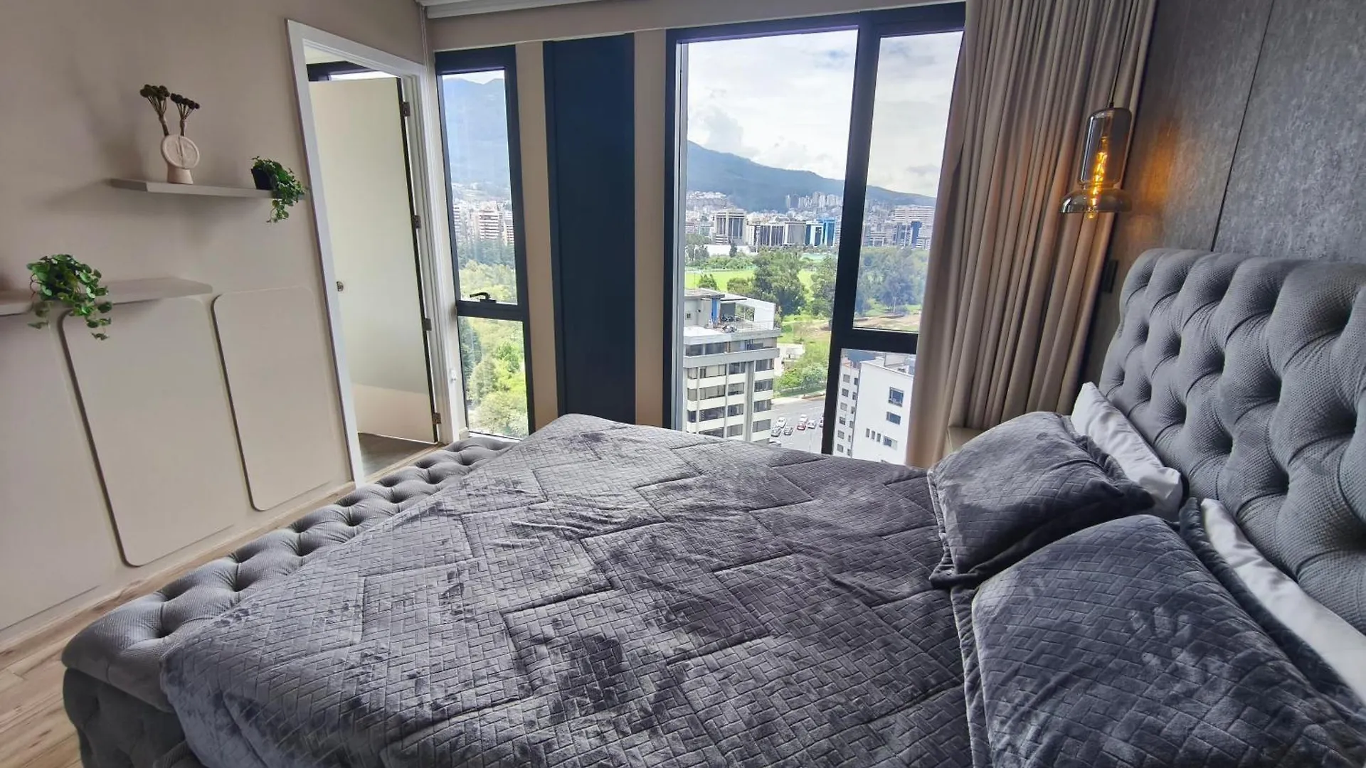 شقة فندقية كويتو Suites & Apartments Coliving Ecuador Luxury Xoe