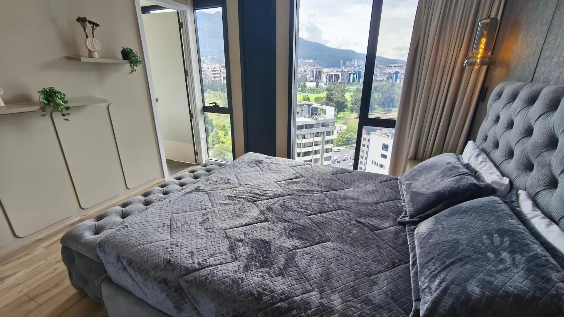 شقة فندقية كويتو Suites & Apartments Coliving Ecuador Luxury Xoe
