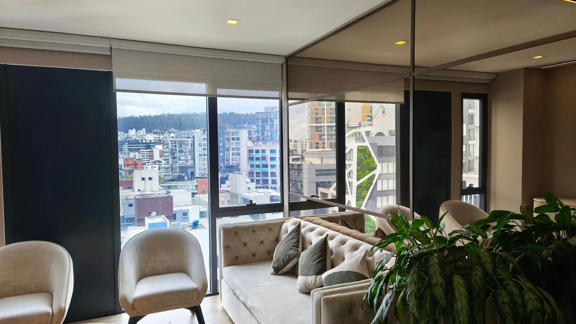 شقة فندقية كويتو Suites & Apartments Coliving Ecuador Luxury Xoe الإكوادور