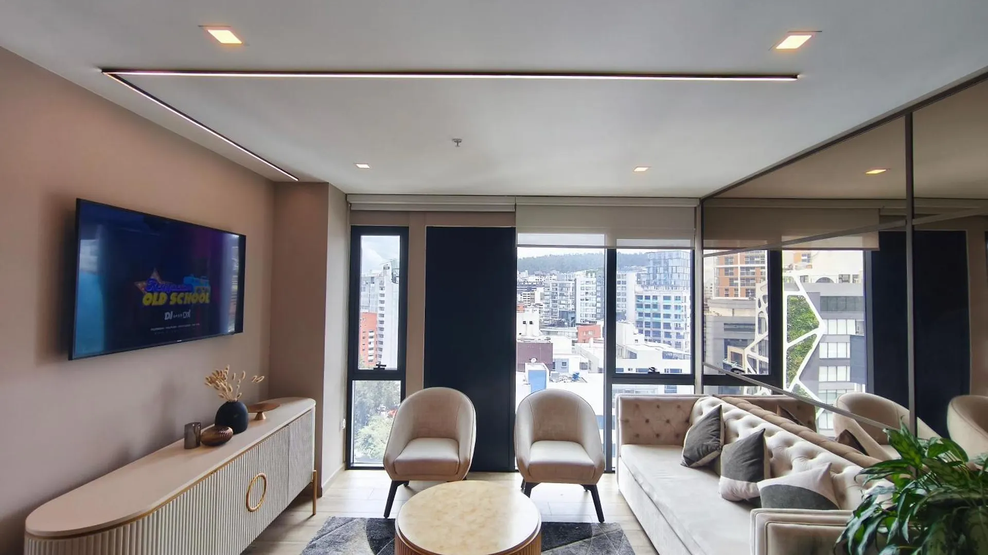 شقة فندقية كويتو Suites & Apartments Coliving Ecuador Luxury Xoe