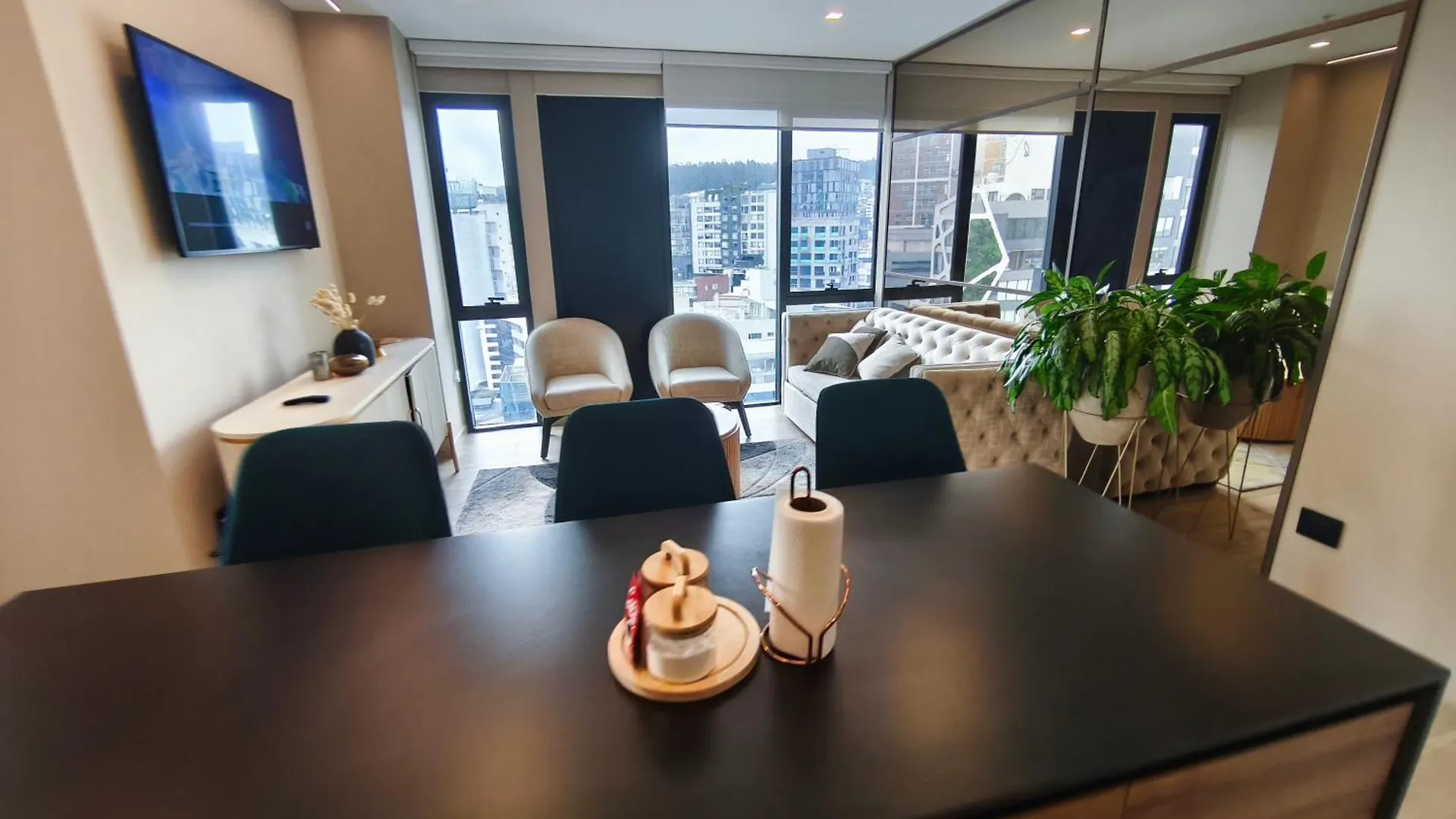 شقة فندقية كويتو Suites & Apartments Coliving Ecuador Luxury Xoe