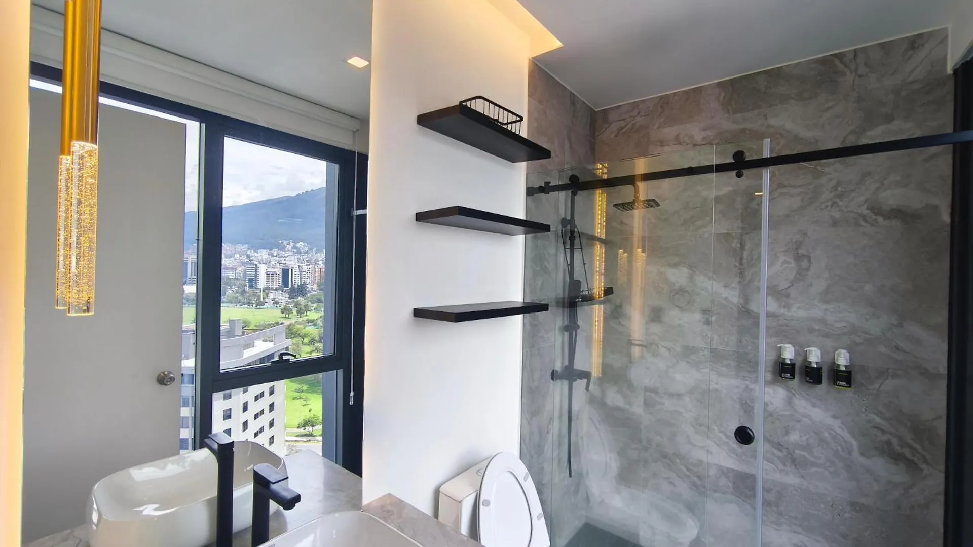 كويتو Suites & Apartments Coliving Ecuador Luxury Xoe