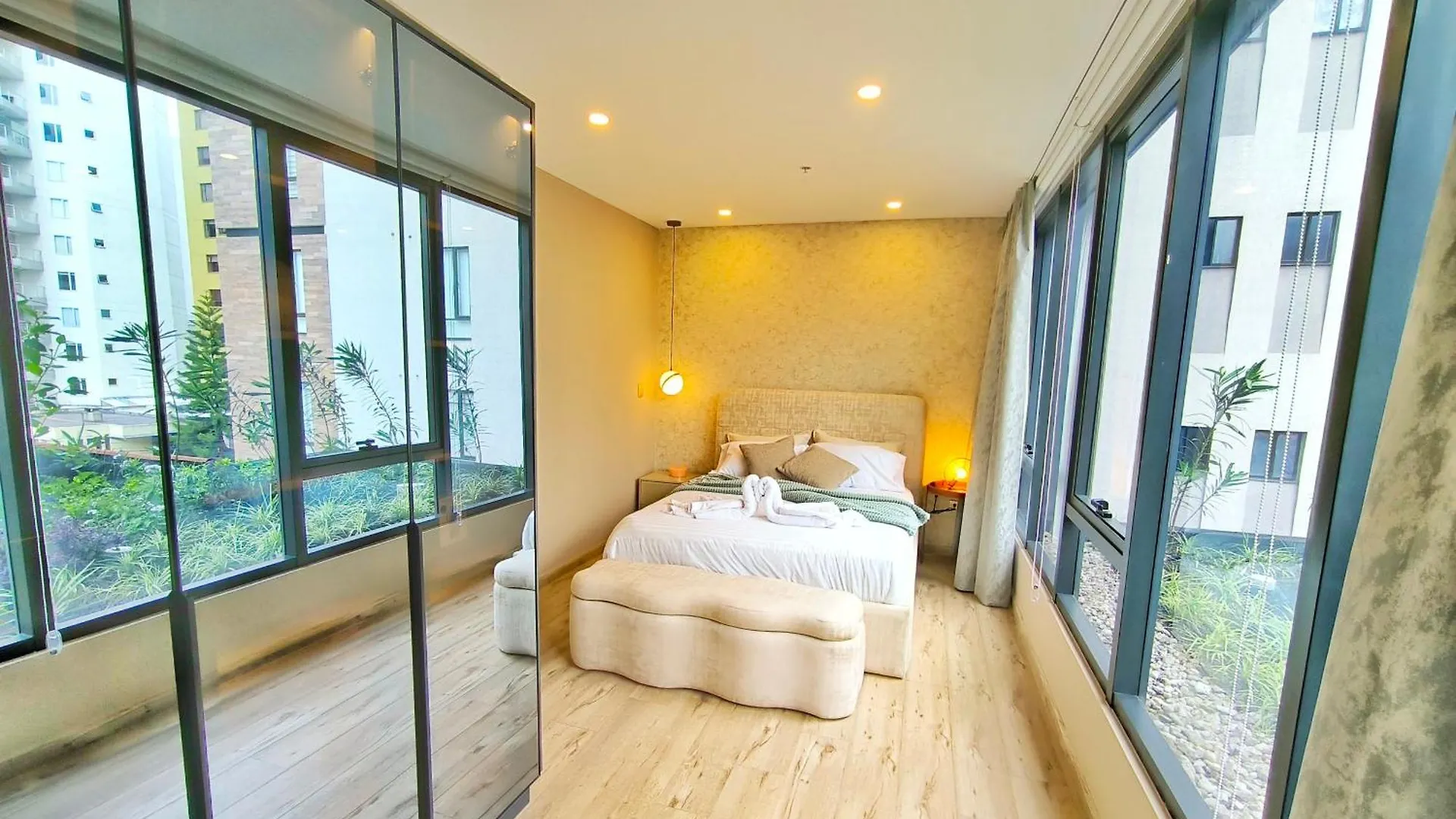 شقة فندقية كويتو Suites & Apartments Coliving Ecuador Luxury Xoe الإكوادور