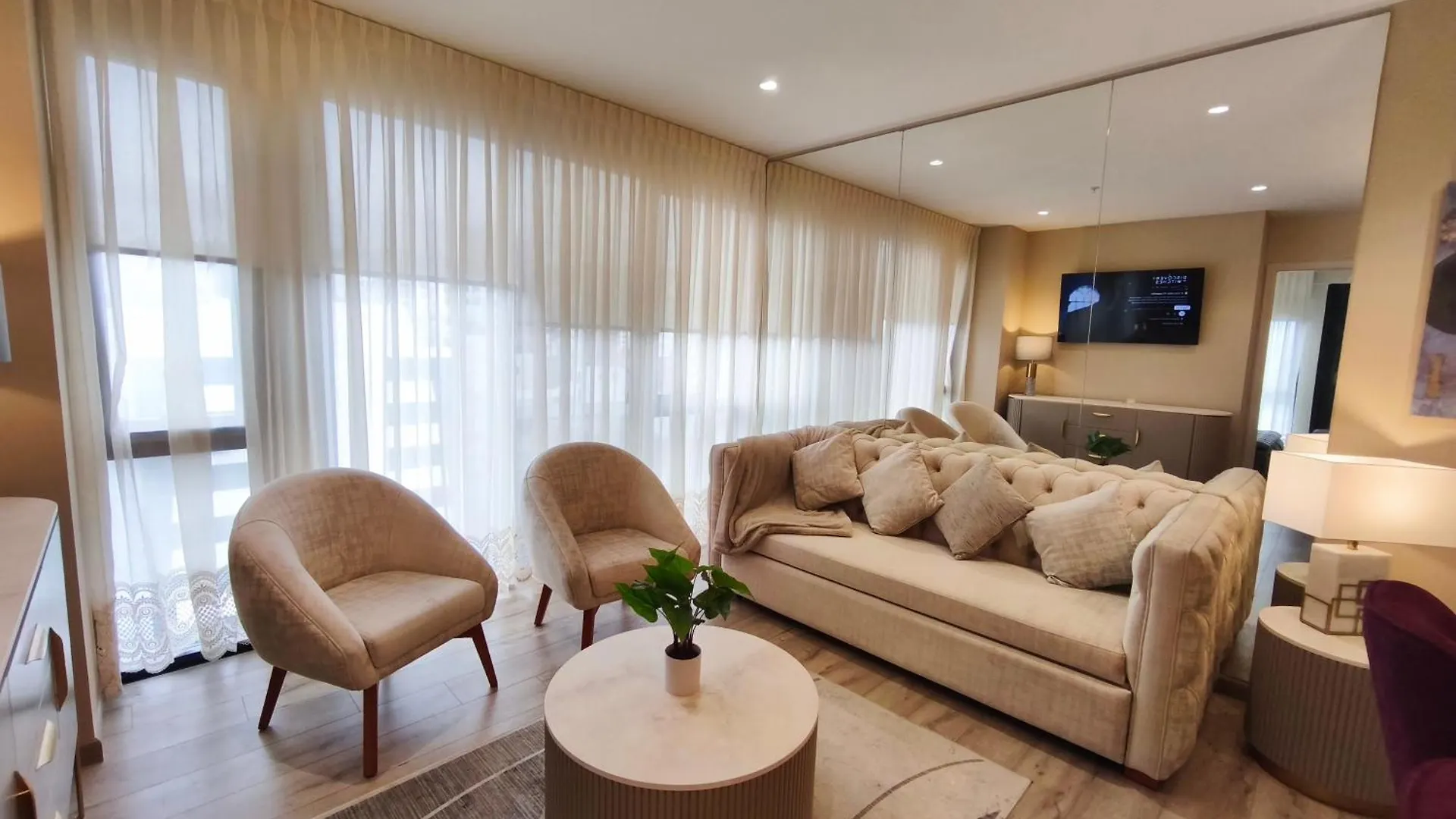 كويتو Suites & Apartments Coliving Ecuador Luxury Xoe شقة فندقية